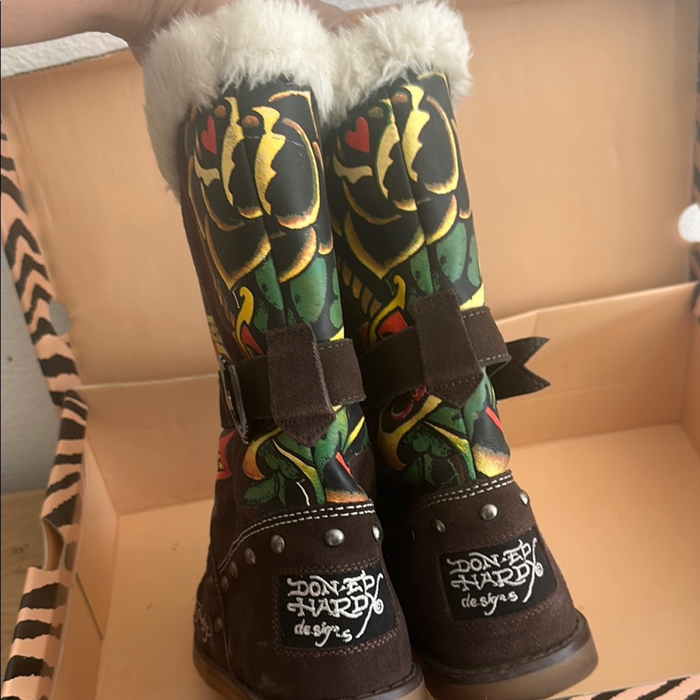Ed Hardy Black Boots with Tattoo Design - Picture 4 of 7